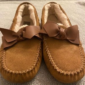Ugg Dakota leather bow slipper